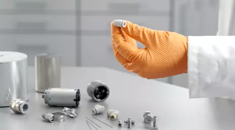 Clamping and cutting challenging samples